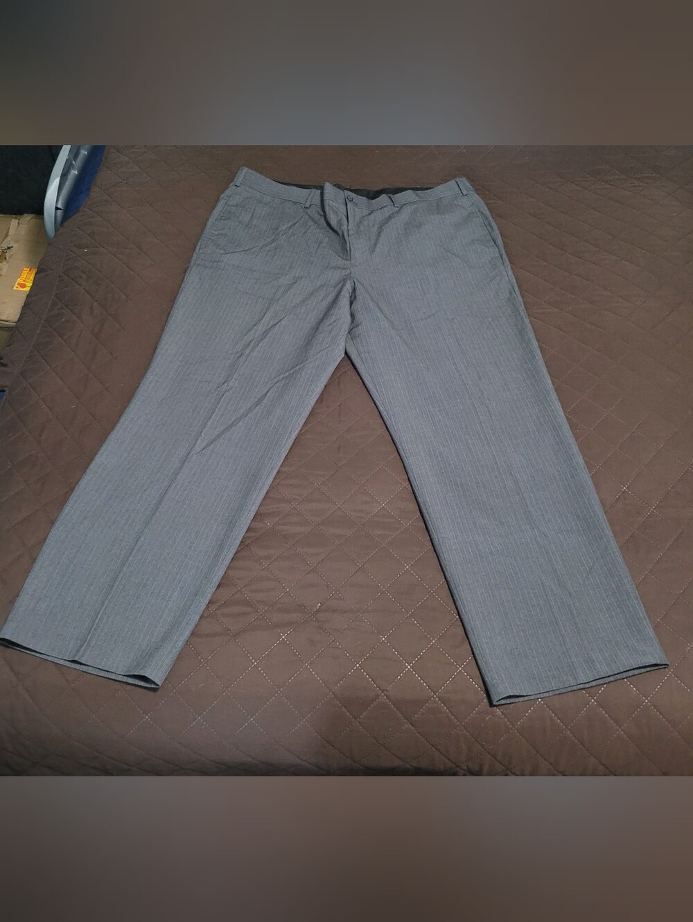 Van Heusen Men's Flat Front Dress Pants / Gray Trousers 44/32